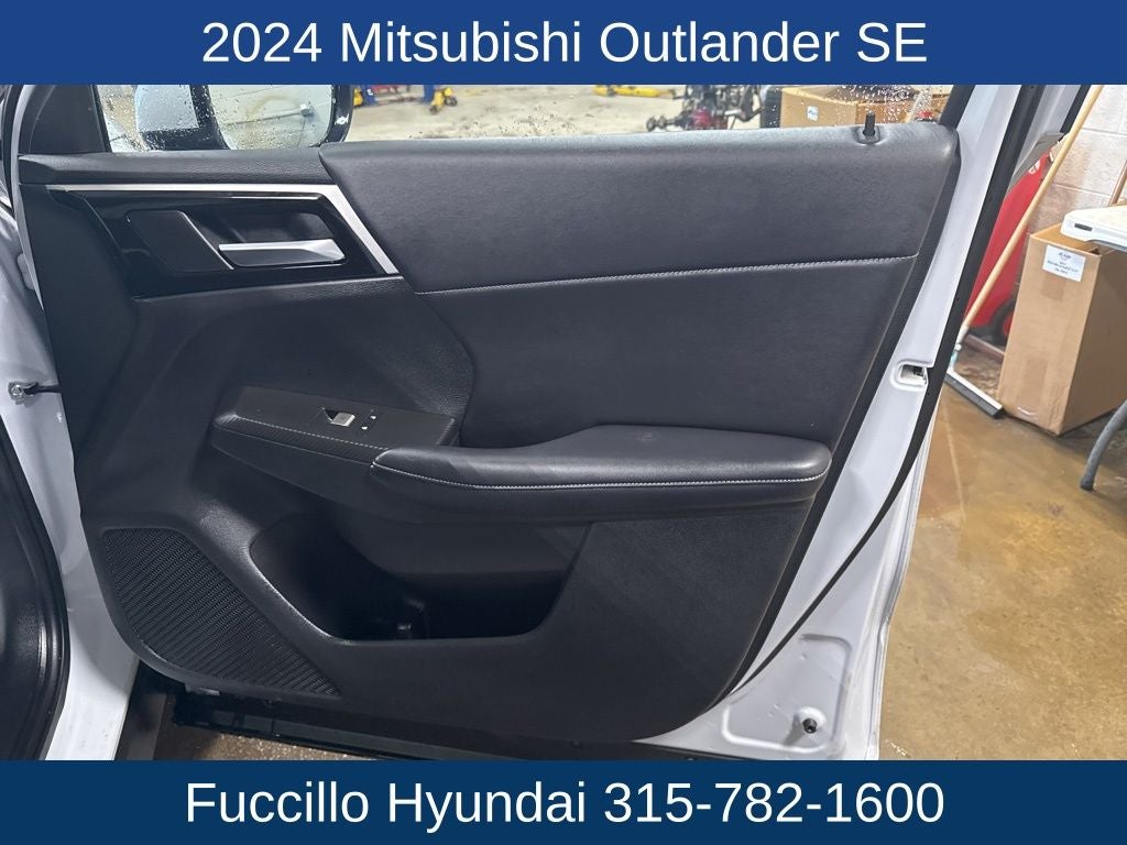 2024 Mitsubishi Outlander SE